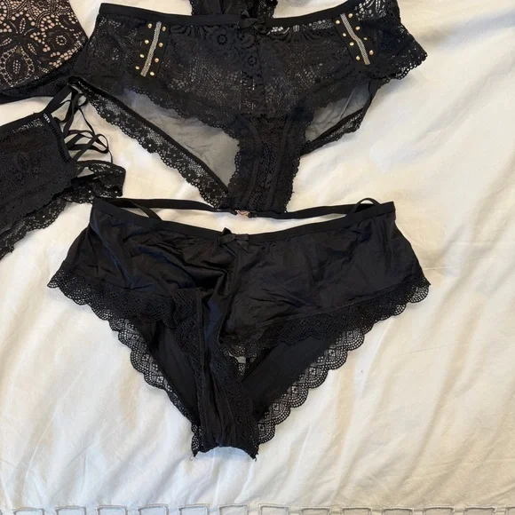 VS Elegant Black Lace Lingerie Set - Picture 4 of 12